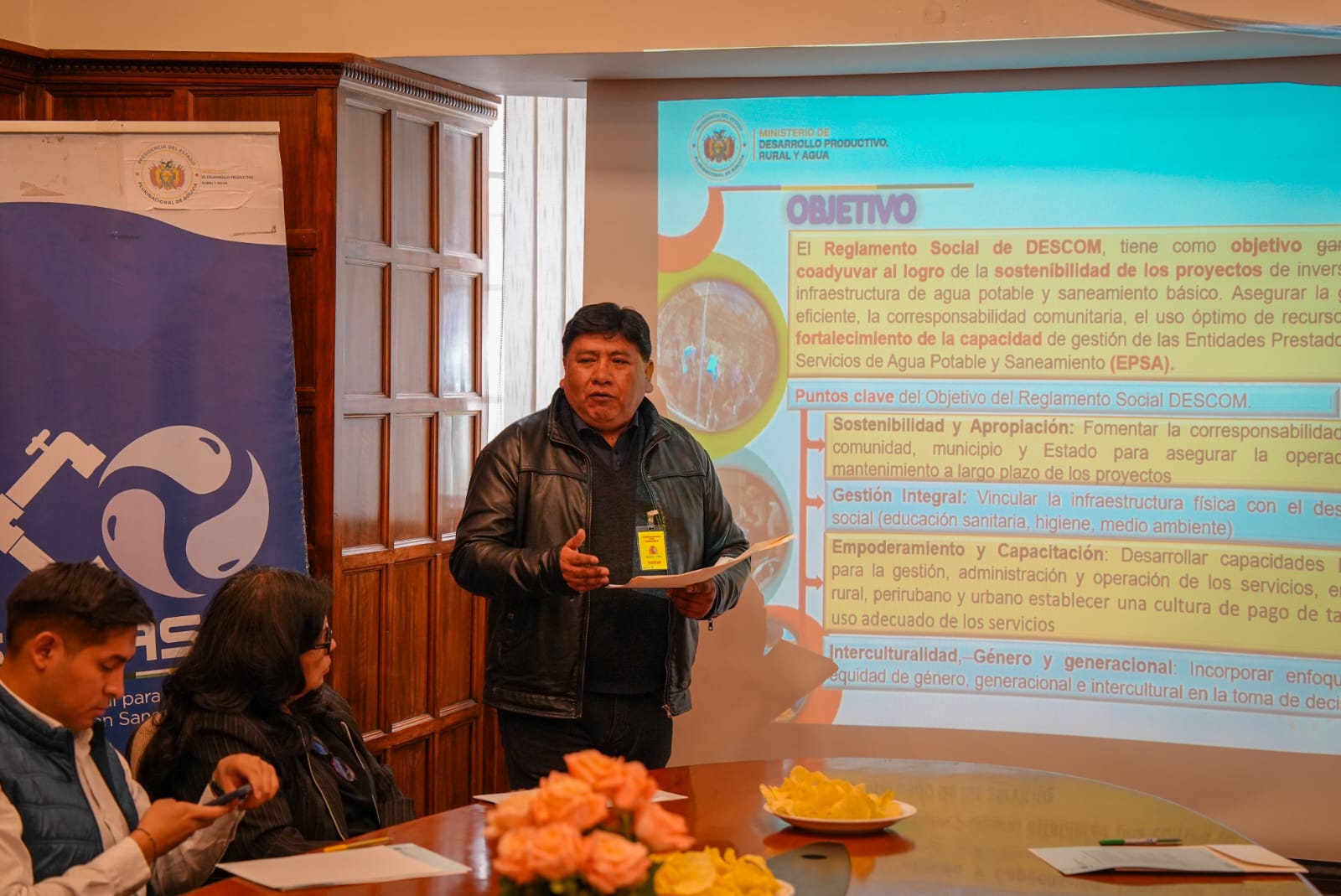 Inicio de trabajo de actualización Reglamento Social de Desarrollo Comunitario del Sector de Agua Potable y Saneamiento. Foto: Viceministerio de Recursos Hídricos.