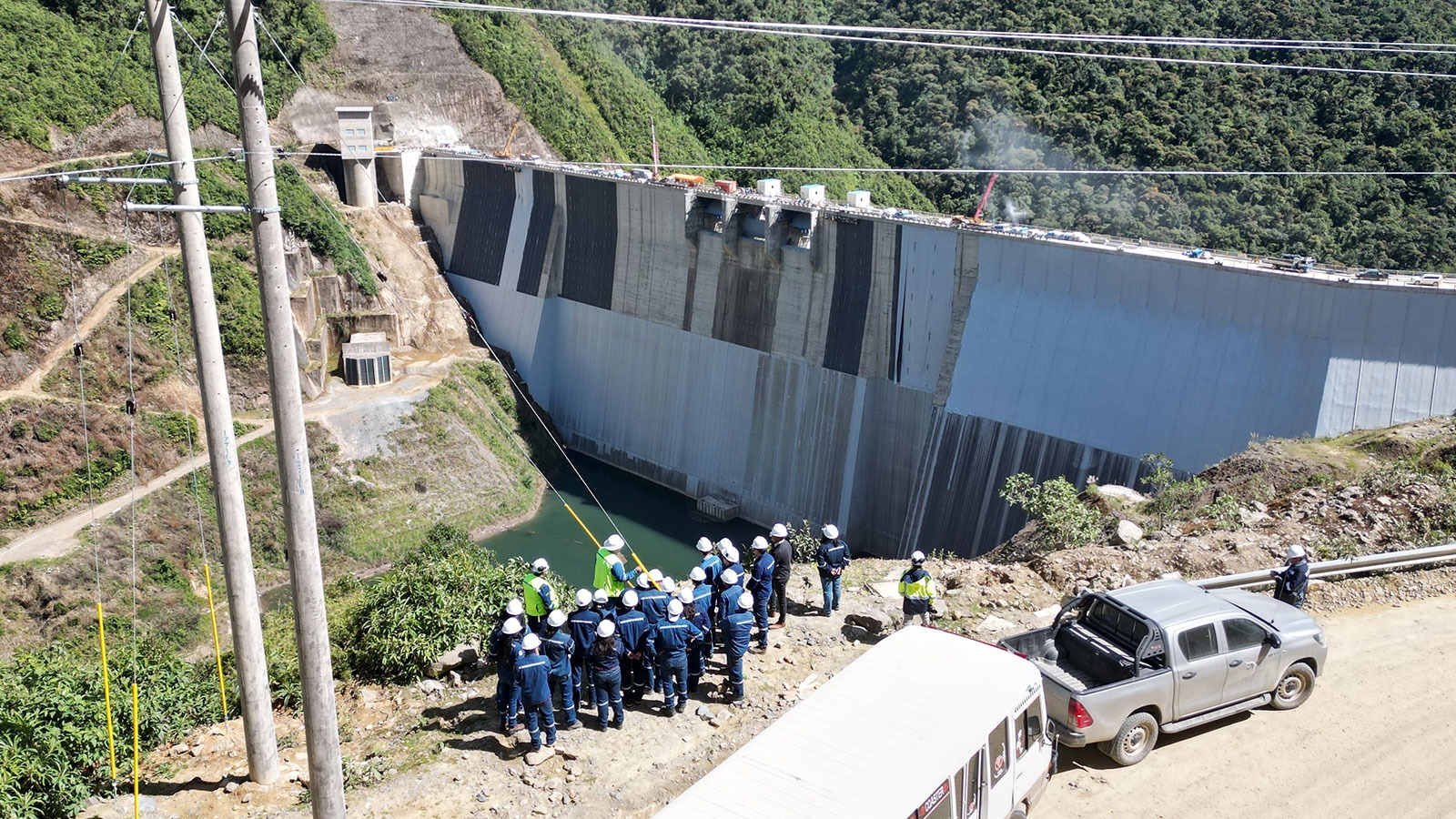 Explicación general del proyecto desde "El Mirador" de aguas arriba de la presa.