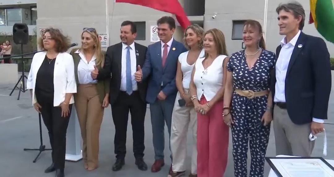 El presidente Rodrigo Paz, fue recibido por la comuna en Macul, Chile. Foto: ABI