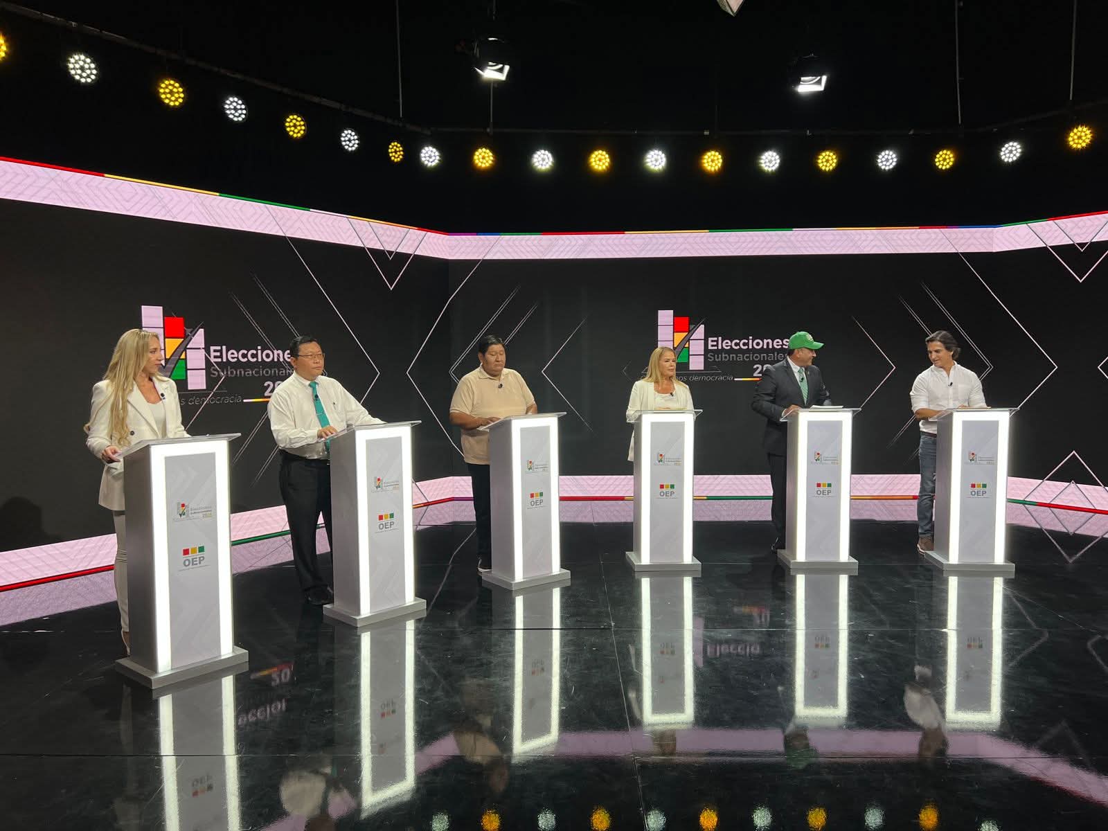 Candidatos del primer bloque debaten por la alcaldía de Santa Cruz