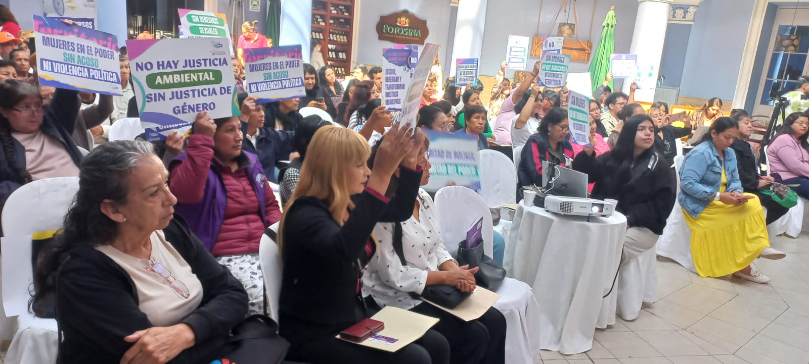 En el encuentro participaron diferentes sectores sociales. Foto: Coordinadora de la Mujer