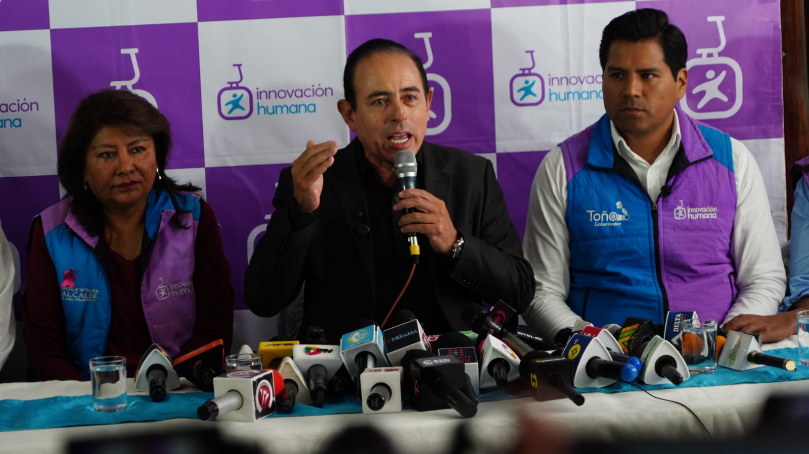 El alcalde electo César Dockweiler en conferencia de prensa. Foto: César Dockweiler Medios