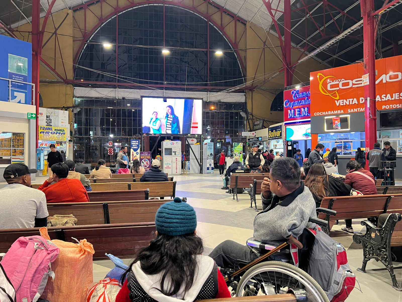 Interior de la Terminal de Buses de La Paz. Foto: ABI.