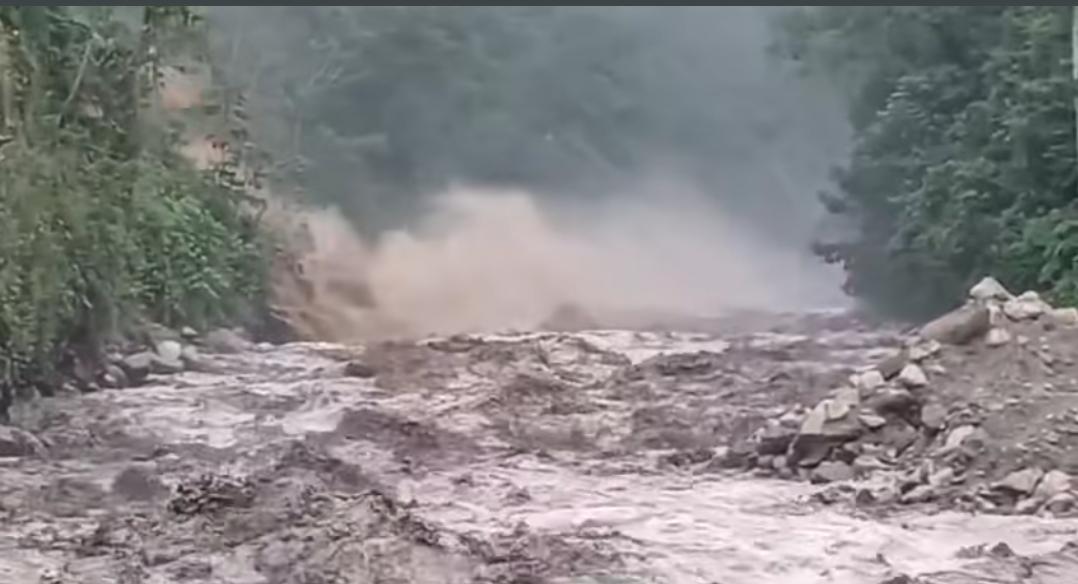 Crecida del río Tipuani en Guanay