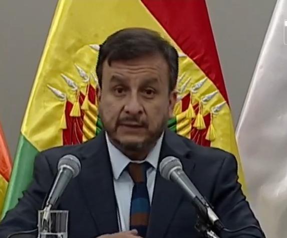 El ministro de Hidrocarburos y Energías, Mauricio Medinaceli, en conferencia de prensa.