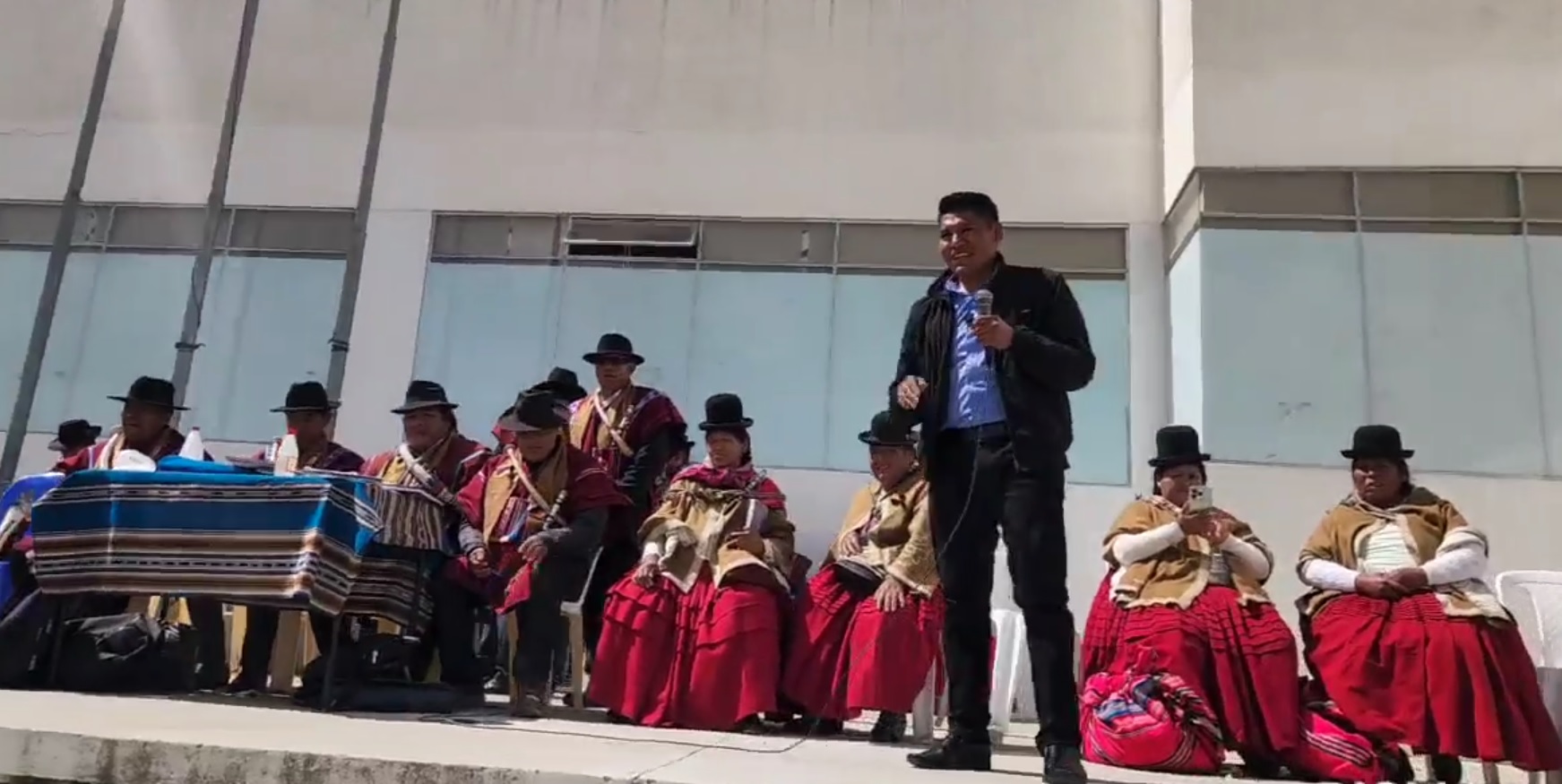 El candidato René Yahuasi en un ampliado en El Alto. Foto: Captura de pantalla.
