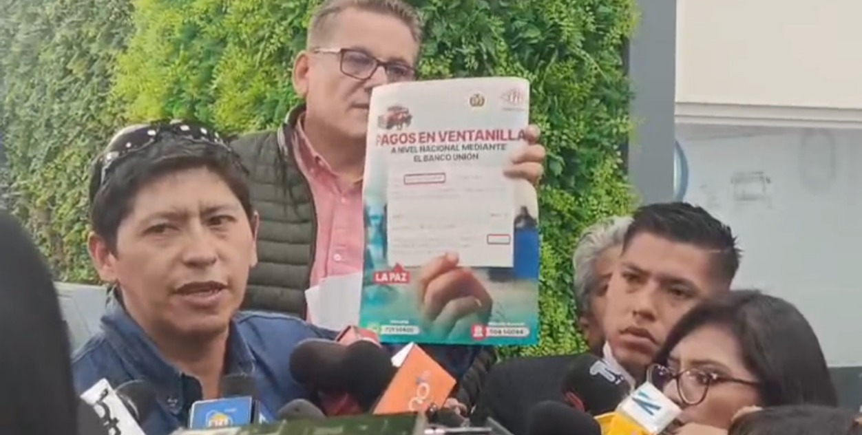 El gerente de Comercialización de YPFB, Nelson Mendoza, en conferencia de prensa. Imagen: Captura.