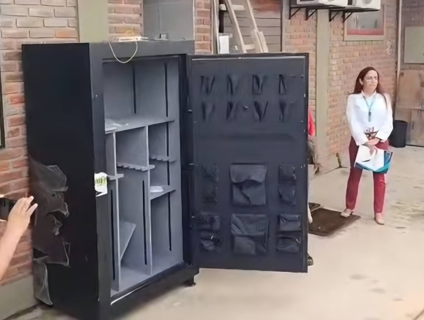 De esta manera fue abierta una de las cajas fuertes de Marset. Foto: redes sociales