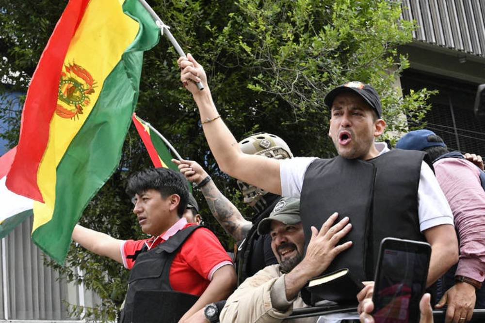 Marco Antonio Pumari y Fernando Camacho, durante una movilización en 2019. Foto: AFP - archivo