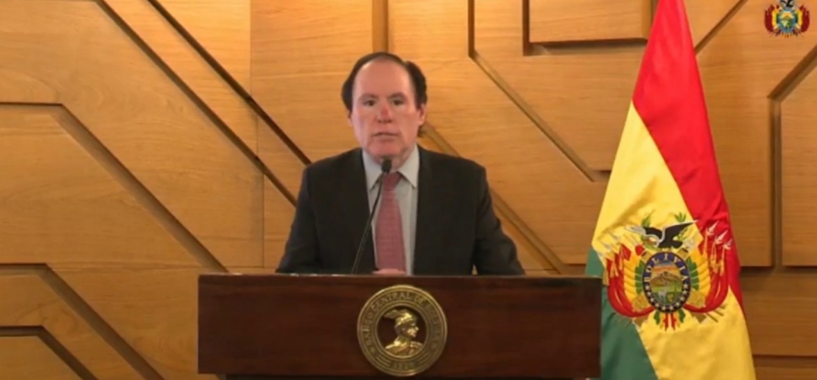 El presidente del BCB, David Espinoza, en conferencia de prensa. Imagen: Captura.