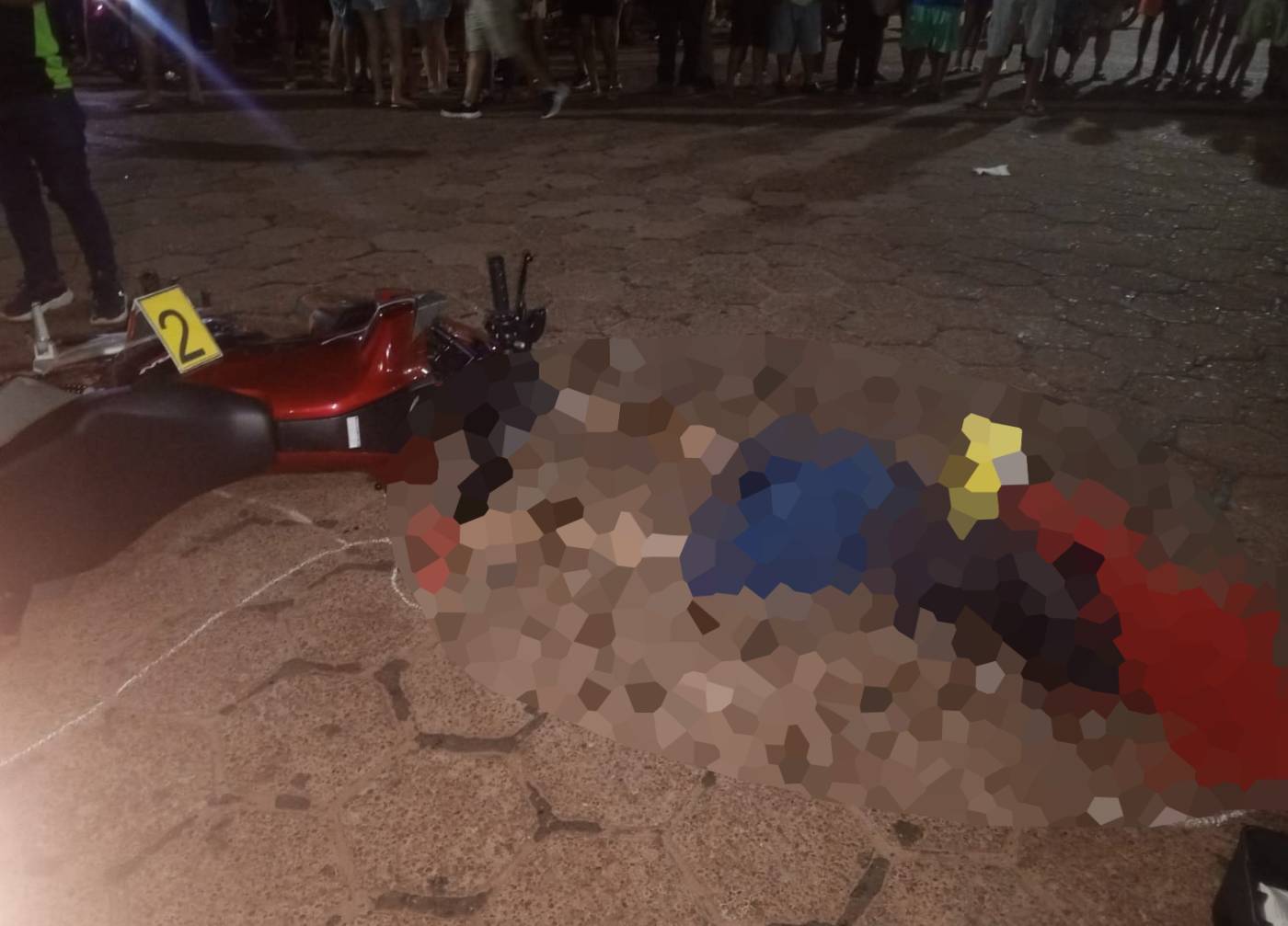 El cadáver del hombre acribillado. Foto: FGE