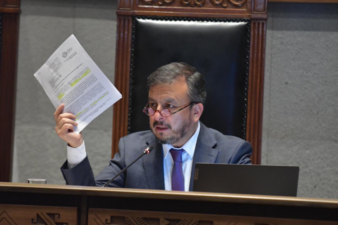 El ministro de Hidrocarburos y Energías, Muricio Medinaceli, en el Senado. Foto: Prensa Senado