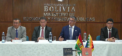 El ministro de Economía, Gabriel Espinoza, en conferencia de prensa