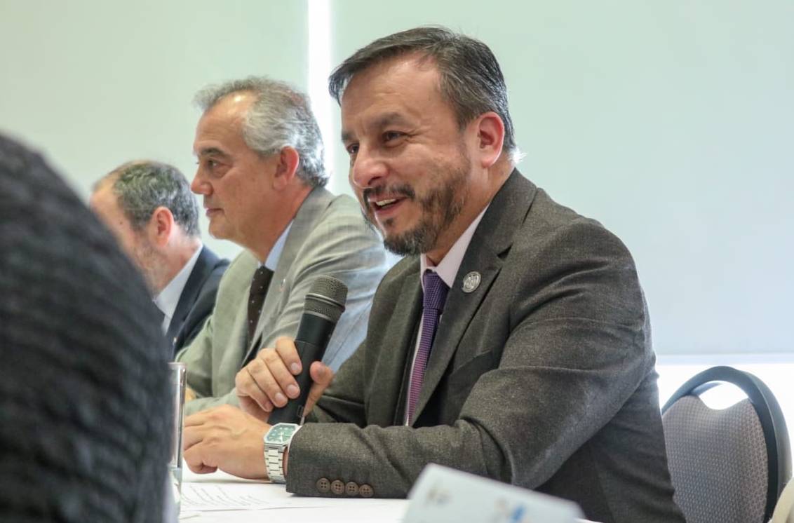 El ministro de Hidrocarburos y Energías, Mauricio Medinaceli, en un reciente evento. Foto: MHE