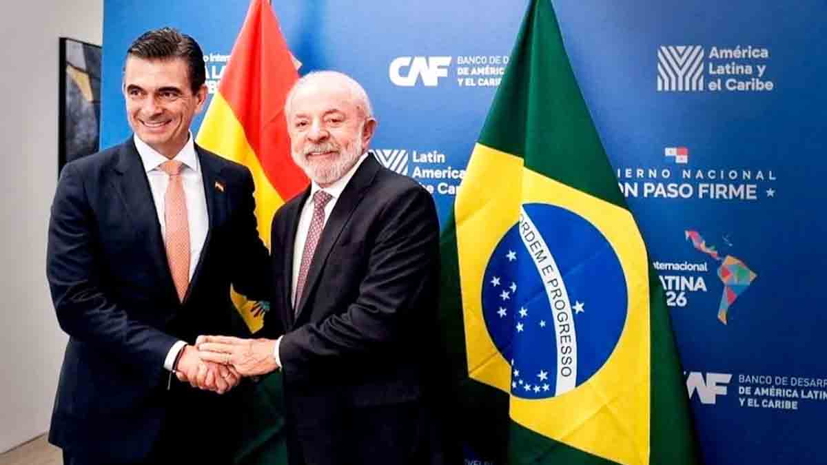 El presidente de Bolivia, Rodrigo Paz, junto al presidente de Brasil, durante el Foro Económico de la CAF