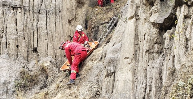 Persona rescatada por la Bomberos. Foto: CTV
