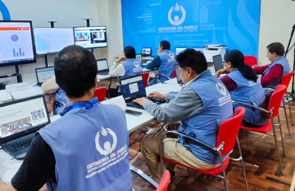 Personal de la Defensoría del Pueblo. Foro: Defensoría del Pueblo - archivo