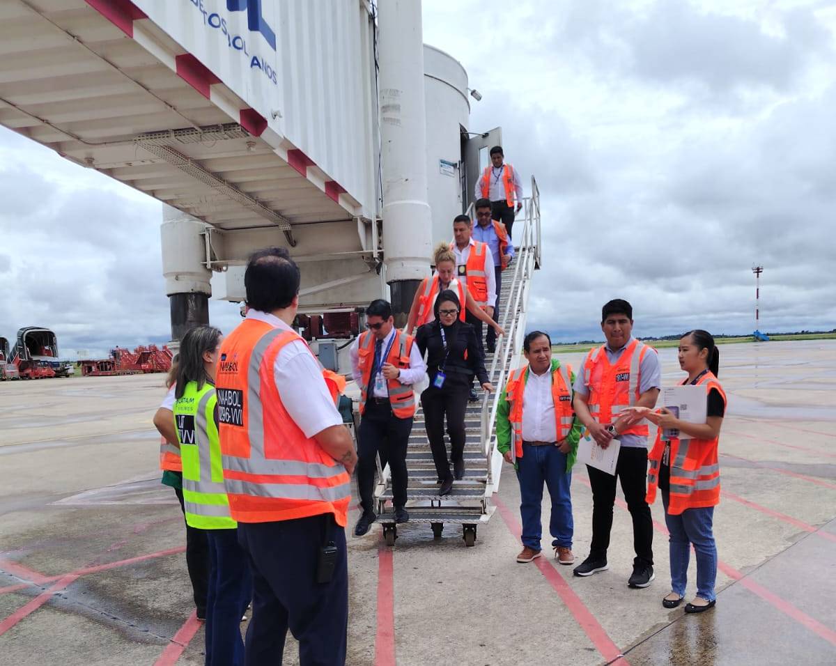 Personal del Aeropuerto Internacional de Viru Viru. Foto: Naabol