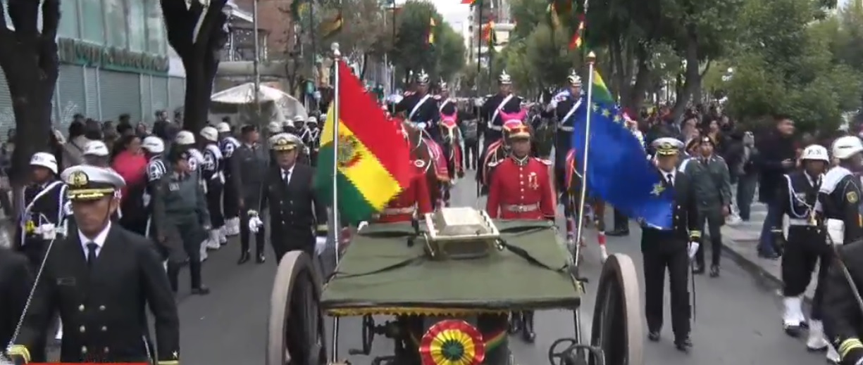 Traslado de los restos de Eduardo Abaroa a la plaza que lleva su nombre. Foto: captura video