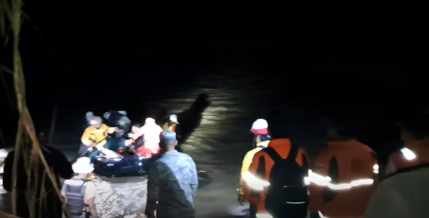 Trabajo de rescate de una persona en el río Bermejo, Foto: captura video