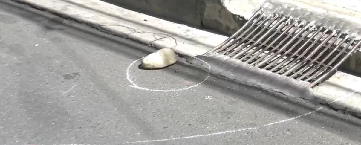 En el lugar, peritos identificaron tres casquillos de proyectiles percutados.