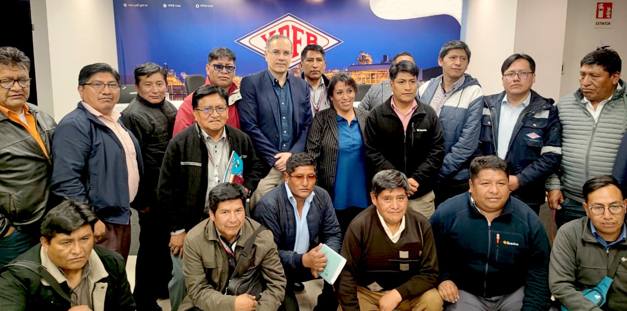 El presidente de YPFB, Yussef Akly, recordó que existe un acuerdo con dirigentes del transporte en La Paz. Foto: ARCHIVO