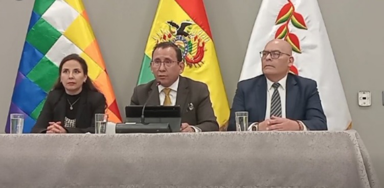 Representantes de la OFEP, en conferencia de prensa. Imagen: Captura.