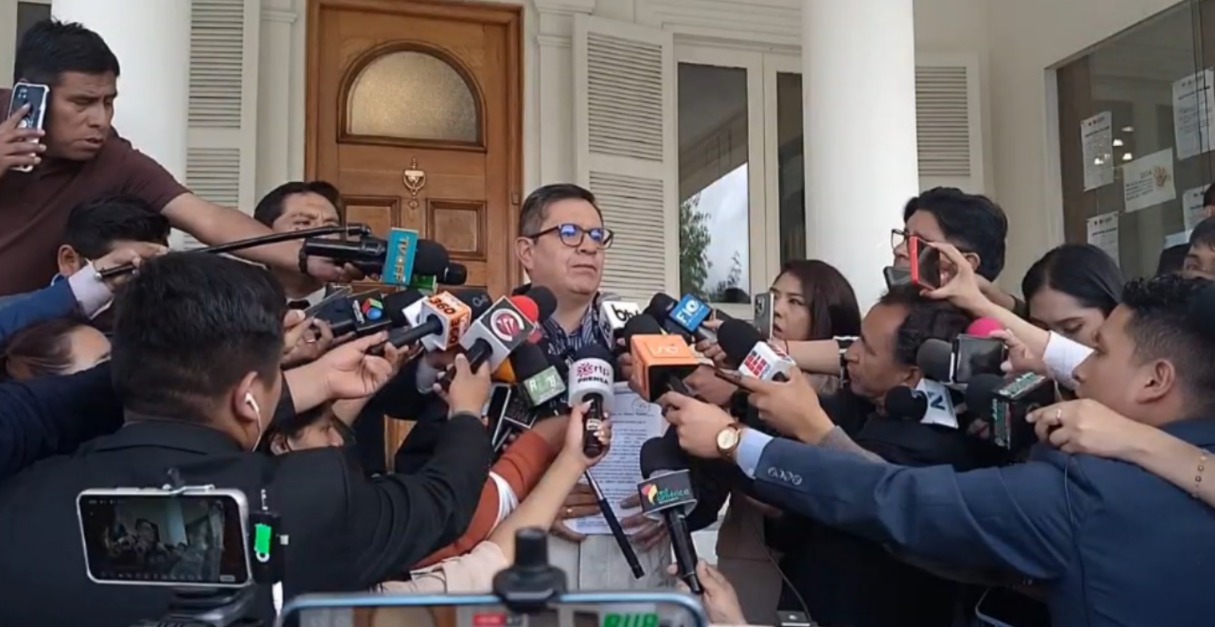 El secretario de la Sala Plena del TSE, Fernando Arteaga, en conferencia de prensa. Imagen: Captura.