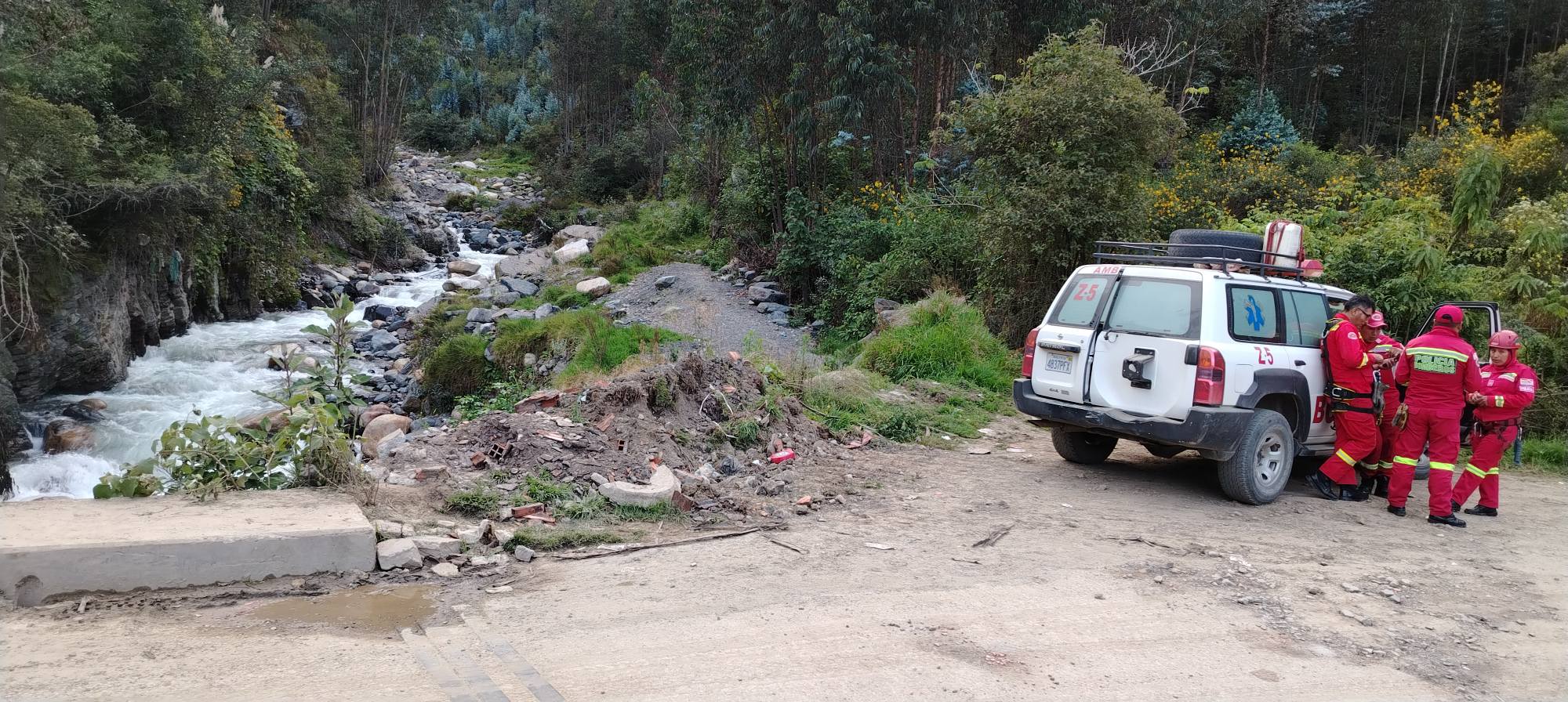 Bomberos continúan la búsqueda del menor en Quime. Foto: Radio Quime.