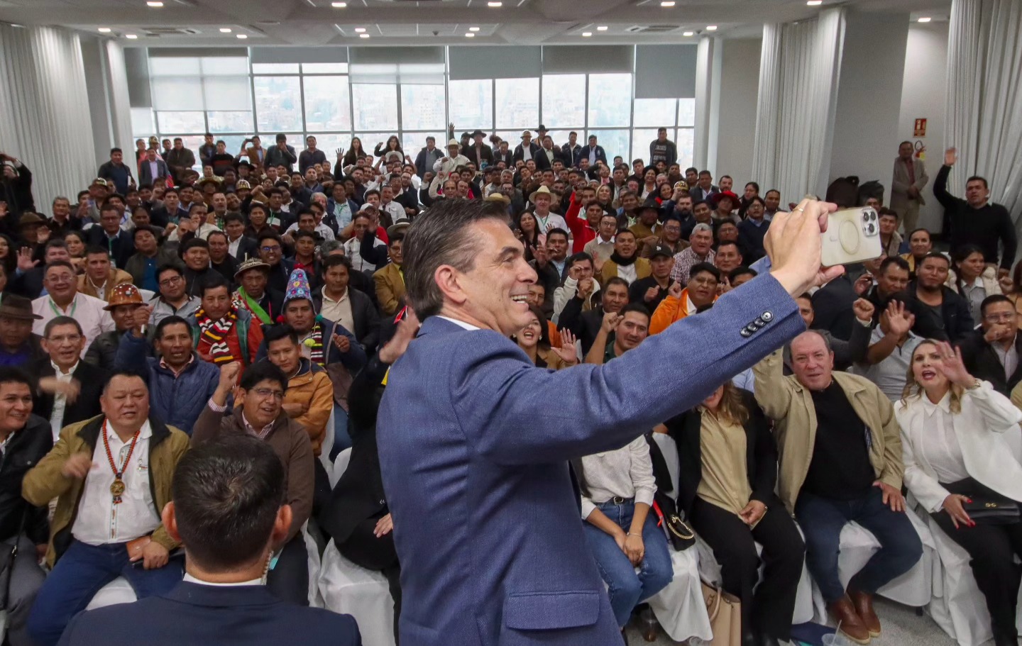 Reunión del presidente Rodrigo Paz con alcaldes de 300 municipios (foto: archivo)