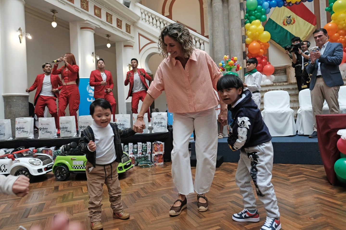 La primera dama María Elena Urquidi en el agasajo por el Día de la Niña y del Niño. Foto: Rodrigo Paz Pereira.