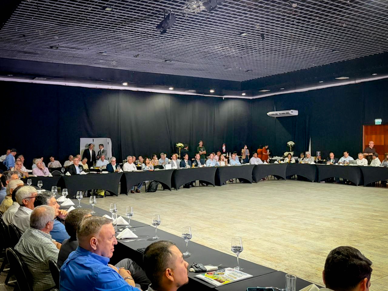 El evento "Puerto Busch: una salida soberana al Atlántico", en la ciudad de Santa Cruz. Foto: MOPSV.