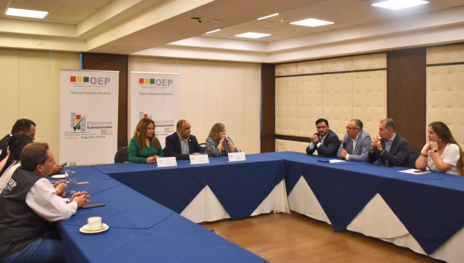 Vocales de Tribunal Supremo Electoral reciben el informe de las misiones de observación electoral. Foto: TSE.