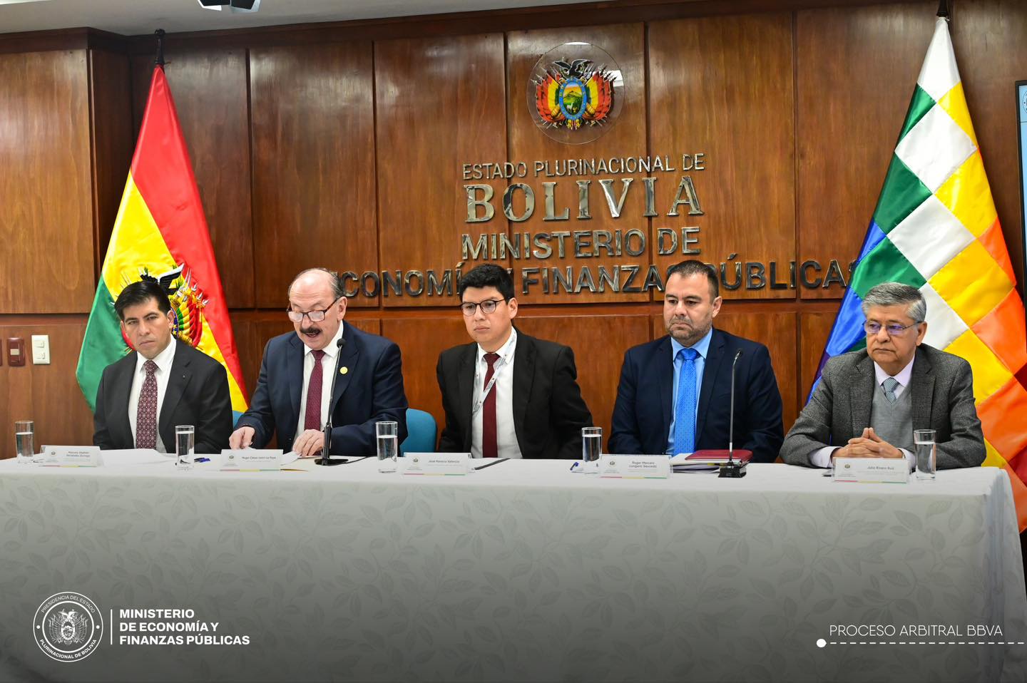 Autoridades del Gobierno en conferencia de prensa. Foto: Ministerio de Economía.