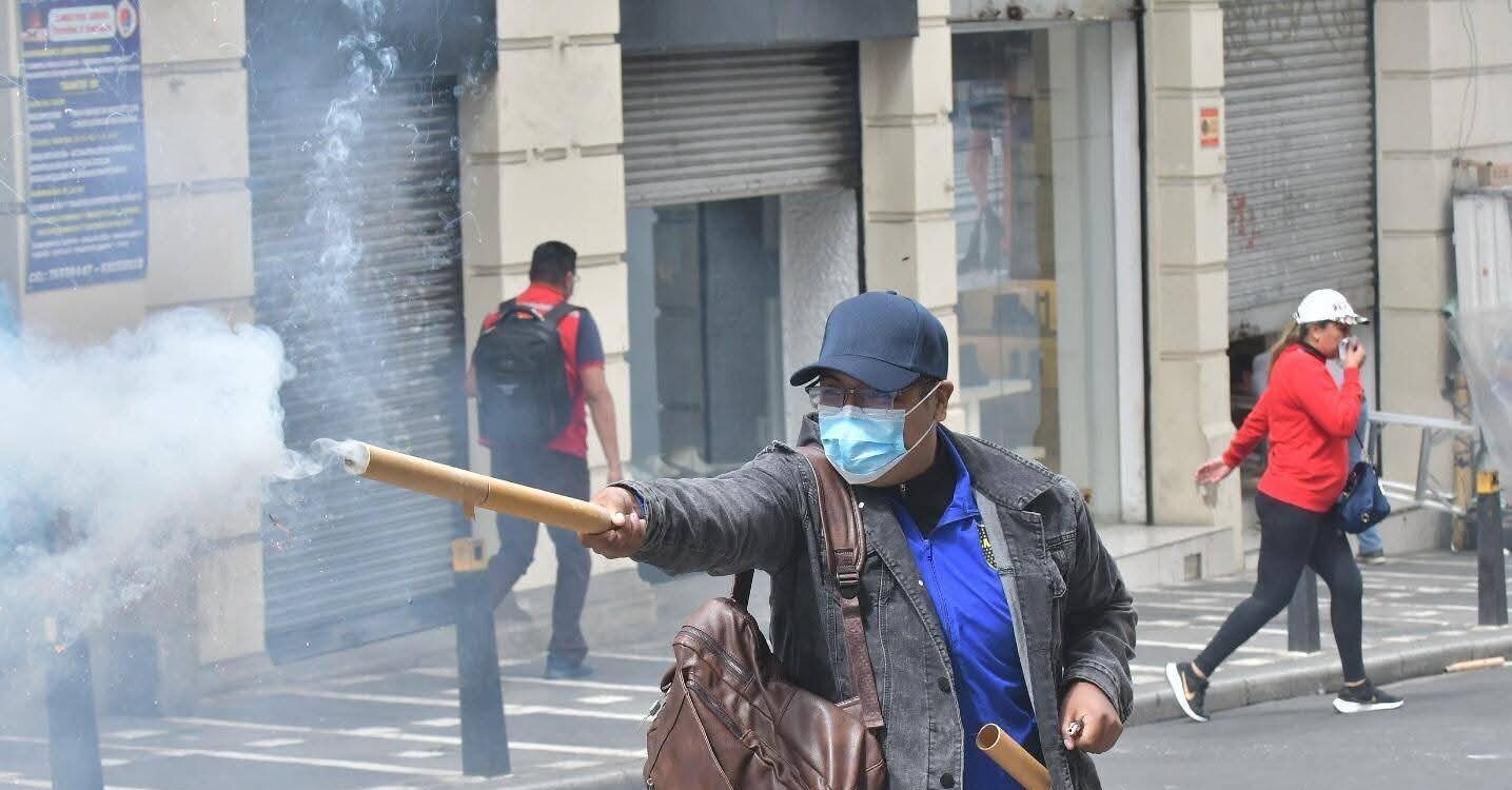 Movilización de maestros intentó ingresar a la Plaza Murillo. (Foto: RRSS)