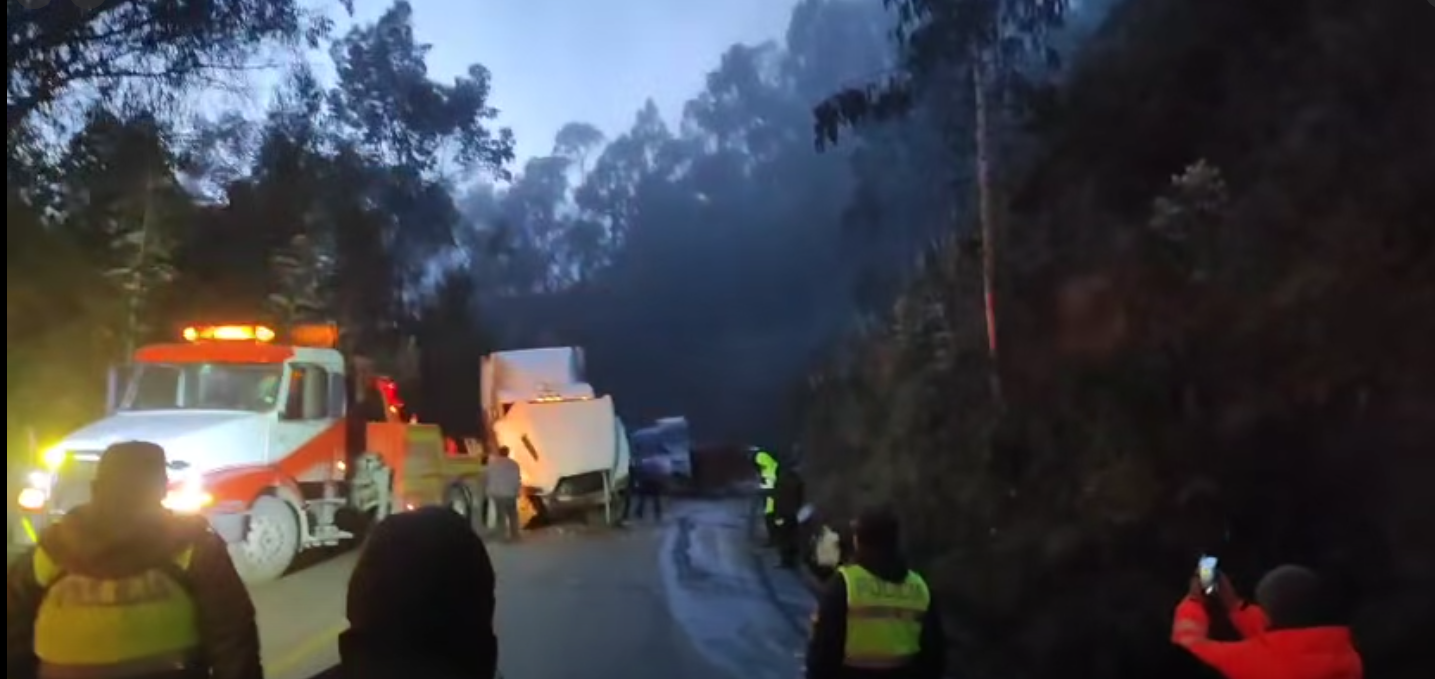 Vuelvo de tráiler en la carretera que une a Cochabamba con Santa Cruz. Foto: RRSS.