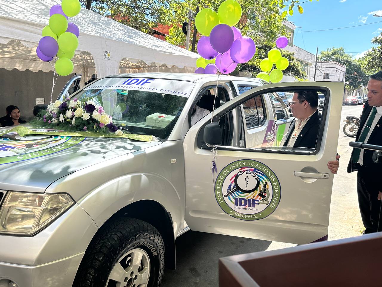 Vehículo entregado para fortalecer el trabajo en el IDIF Tarija. Foto: Fiscalía General del Estado.