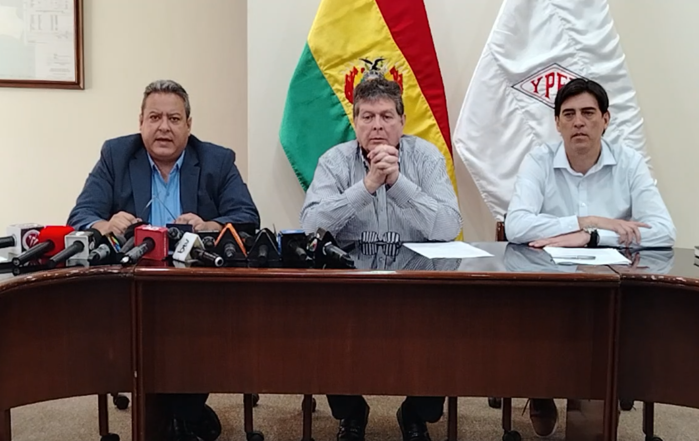 Conferencia de prensa de YPFB. Foto: Captura.