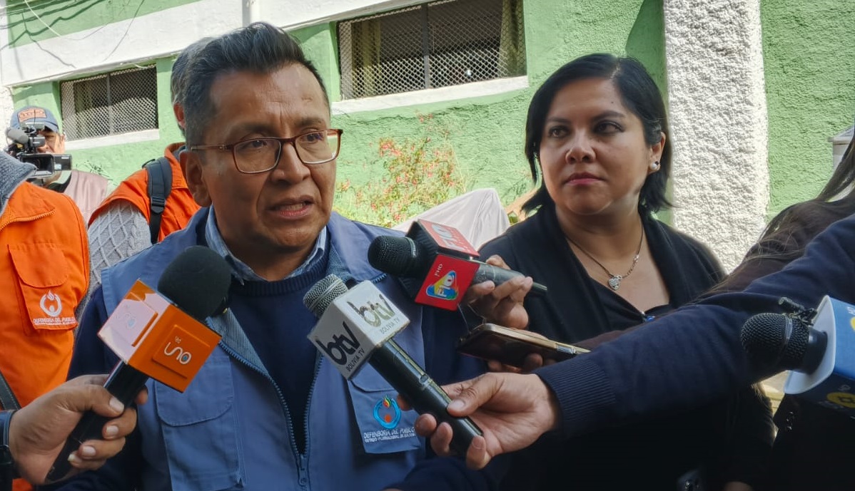 Defensor del Pueblo, Pedro Callisaya, en contacto con la prensa. Foto: Defensoría del Pueblo.