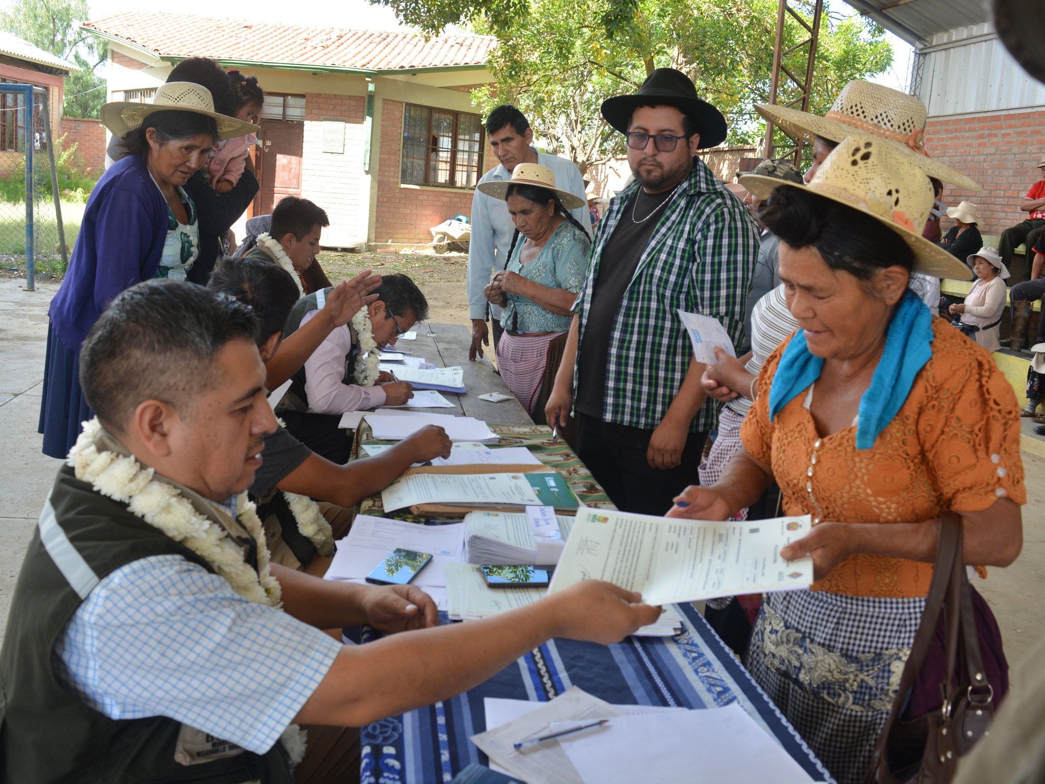Entrega de títulos ejecutoriales agrarios en Cochabamba. Foto: INRA.