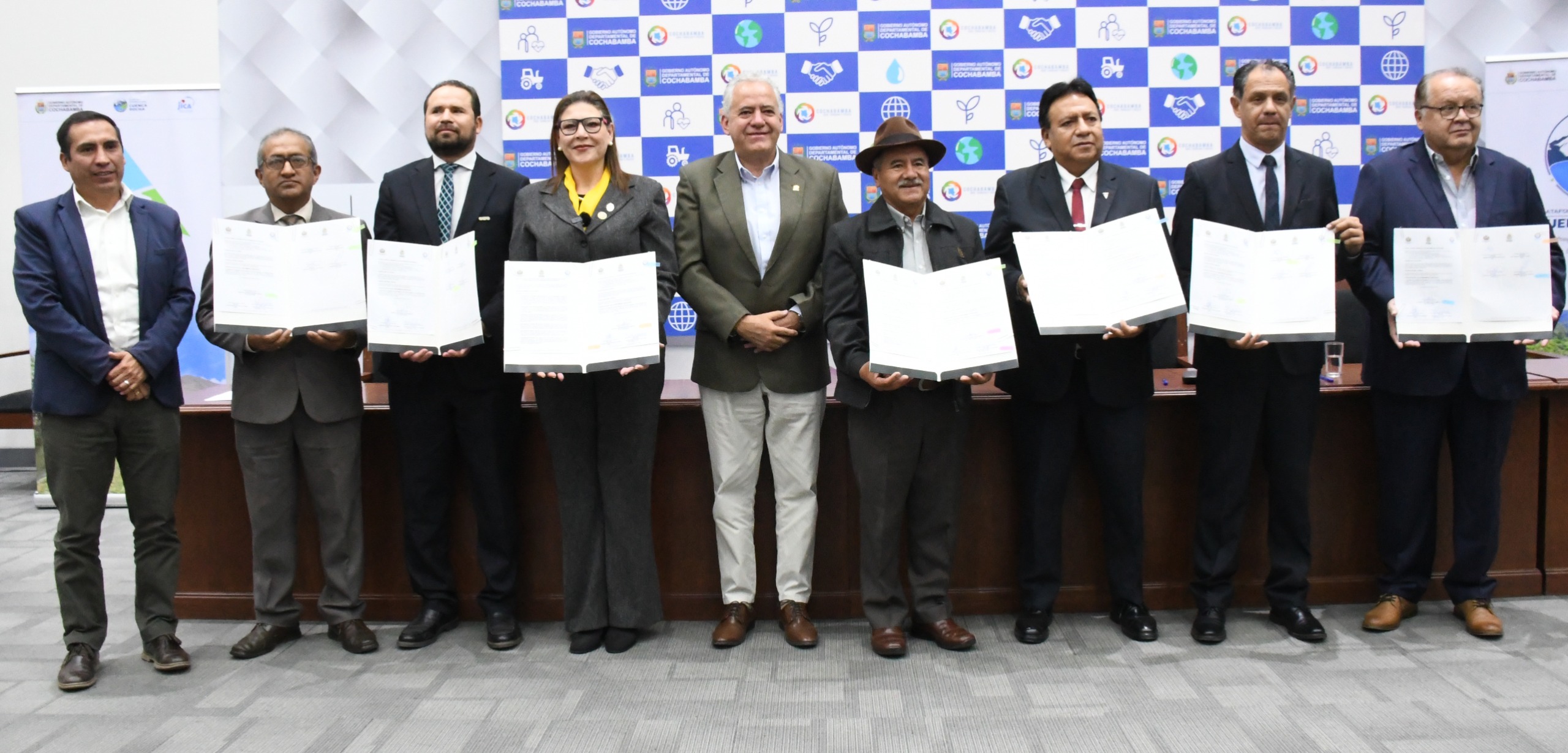 Suscripción de carta interinstitucional de intenciones para la creación de la Estación Científica del Agua. Foto: GADC.