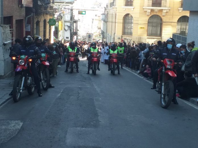 Guardia Municipal que estará presente realizando el control en recorrido por Semana Santa. Foto: SMMSC.