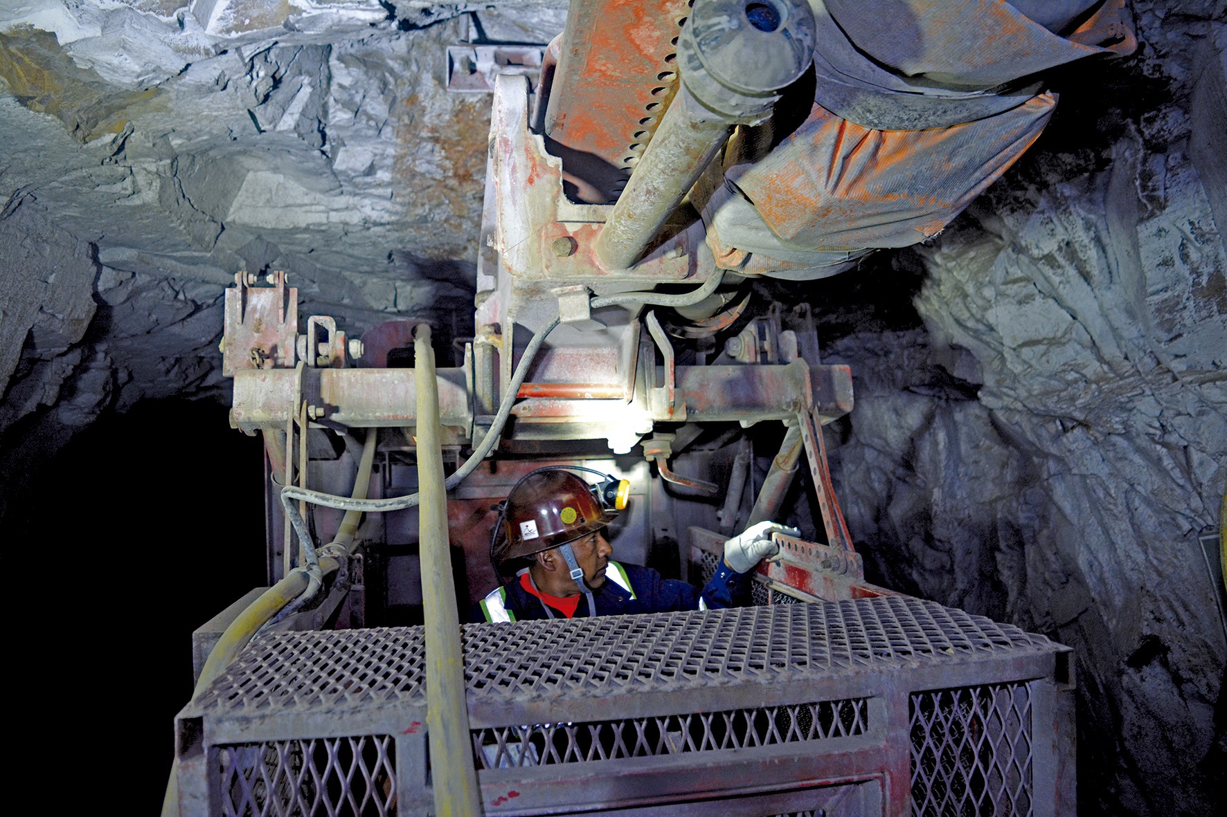 Labores en interior mina de la empresa Minera Colquiri