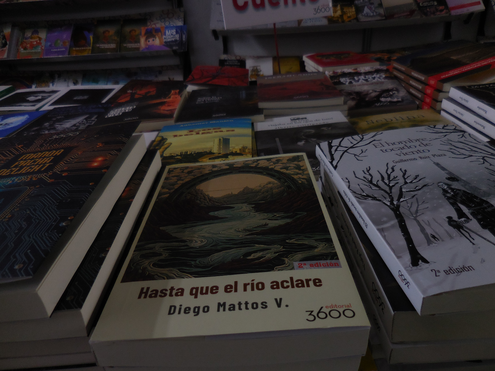 Libros ofertados en la Feria Internacional del Libro en la ciudad de El Alto.