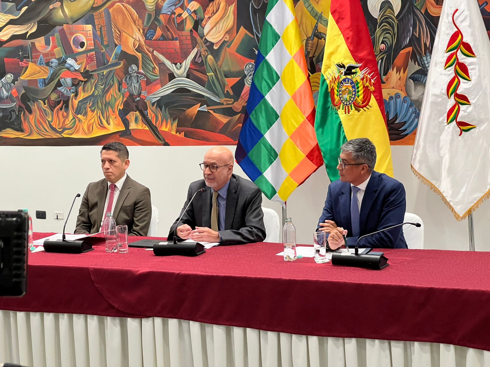 El ministro de la Presidencia, José Luis Lupo, en la promulgación del Decreto Supremo 5600. Foto: ABI.