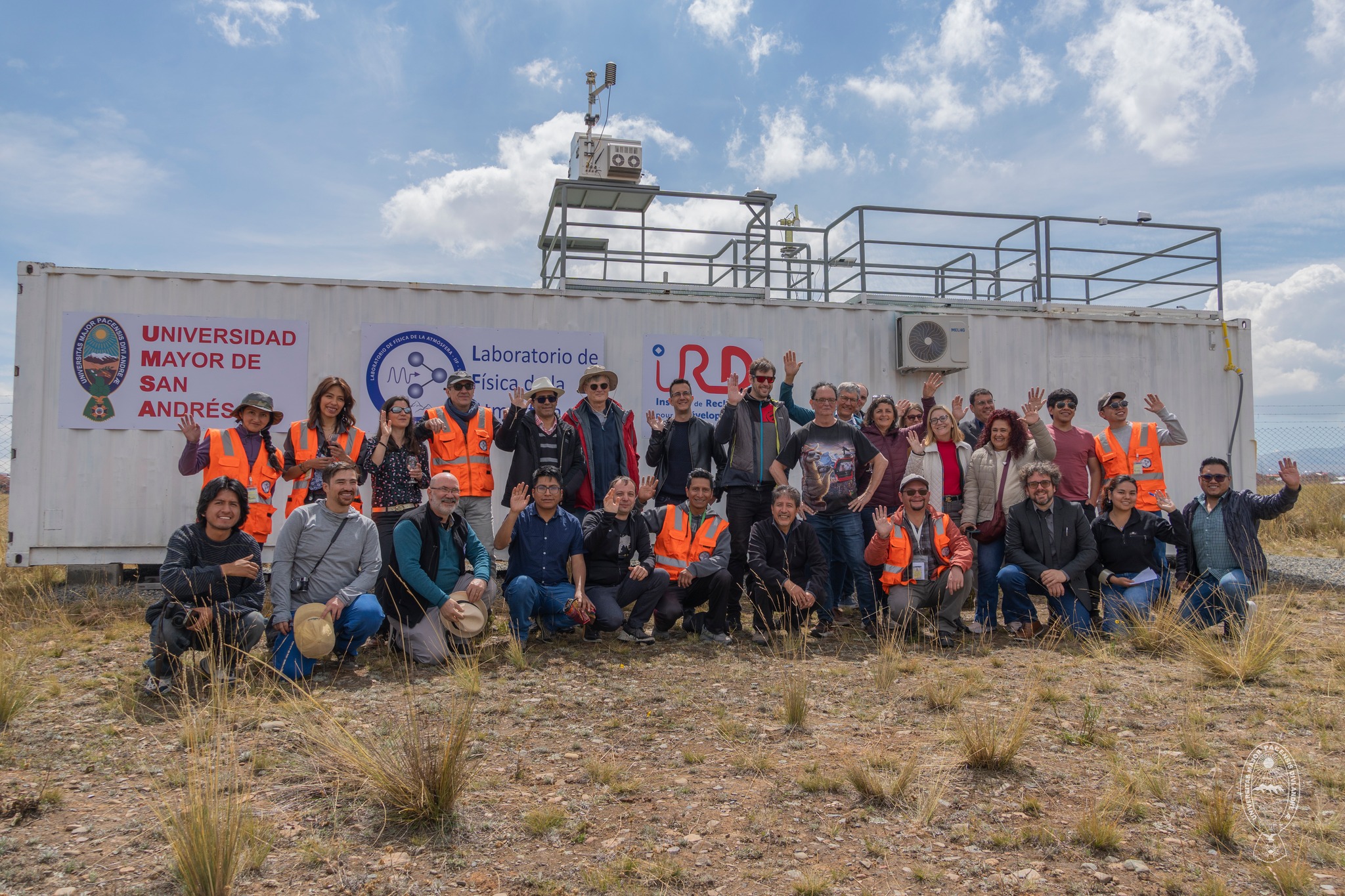 Inauguración de Laboratorio Móvil Científico de Monitoreo Atmosférico en el Aeropuerto Internacional de El Alto. Foto: UMSA.