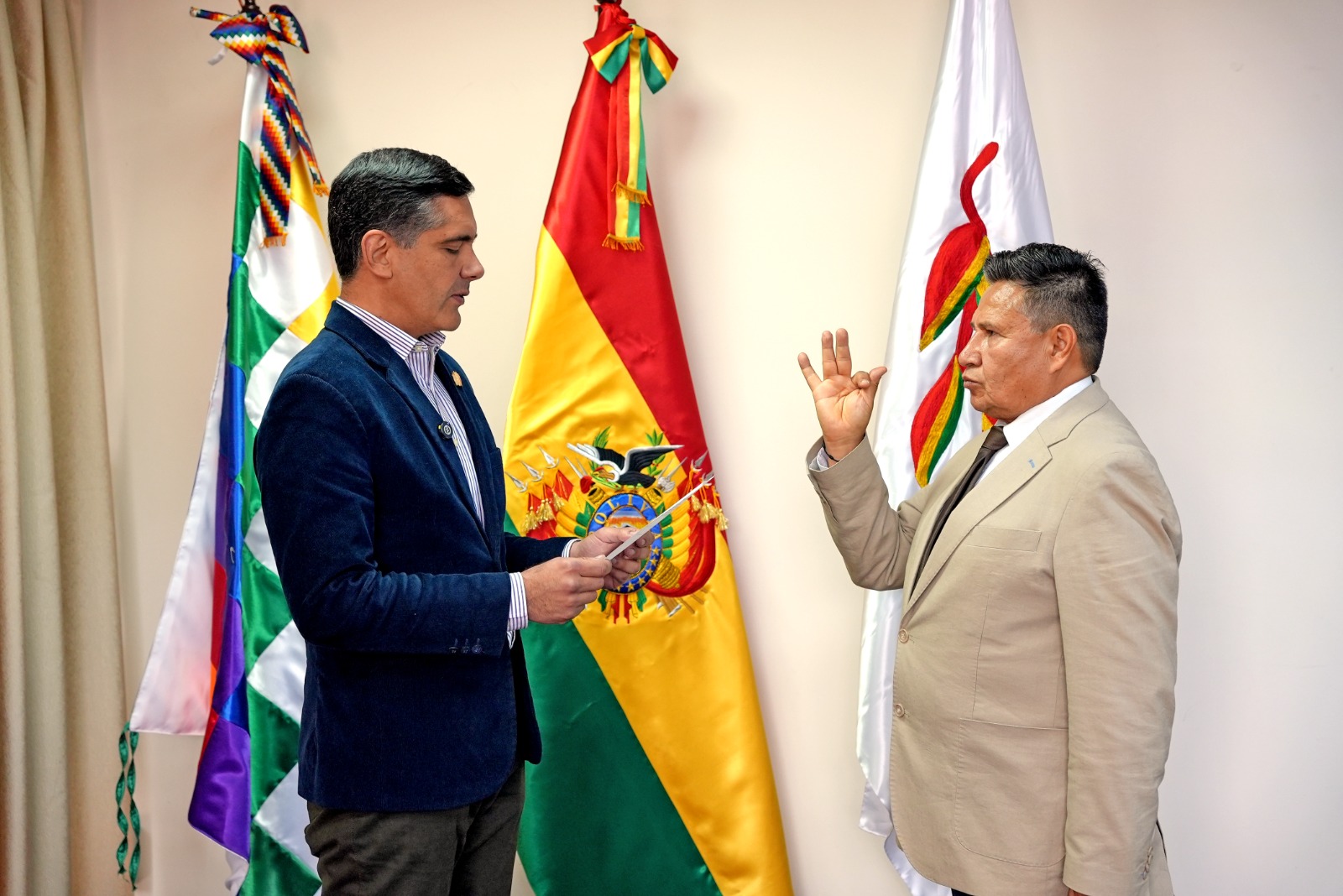 Posesión del nuevo presidente de la empresa Misicuni, Mario Zenteno Claros. Foto: Ministerio de Desarrollo Productivo, Rural y Agua.