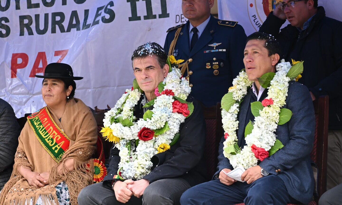 El presidente de Bolivia, Rodrigo Paz, en el acto realizado en el municipio de Achacachi este jueves. Foto: Presidencia.