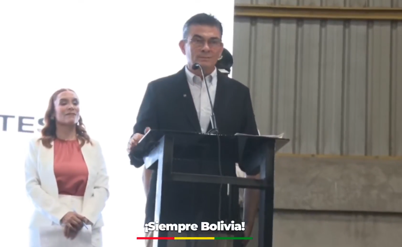 Presidente de Bolivia, Rodrigo Paz, en acto de entrega de equipamiento de salud. Foto: Captura.