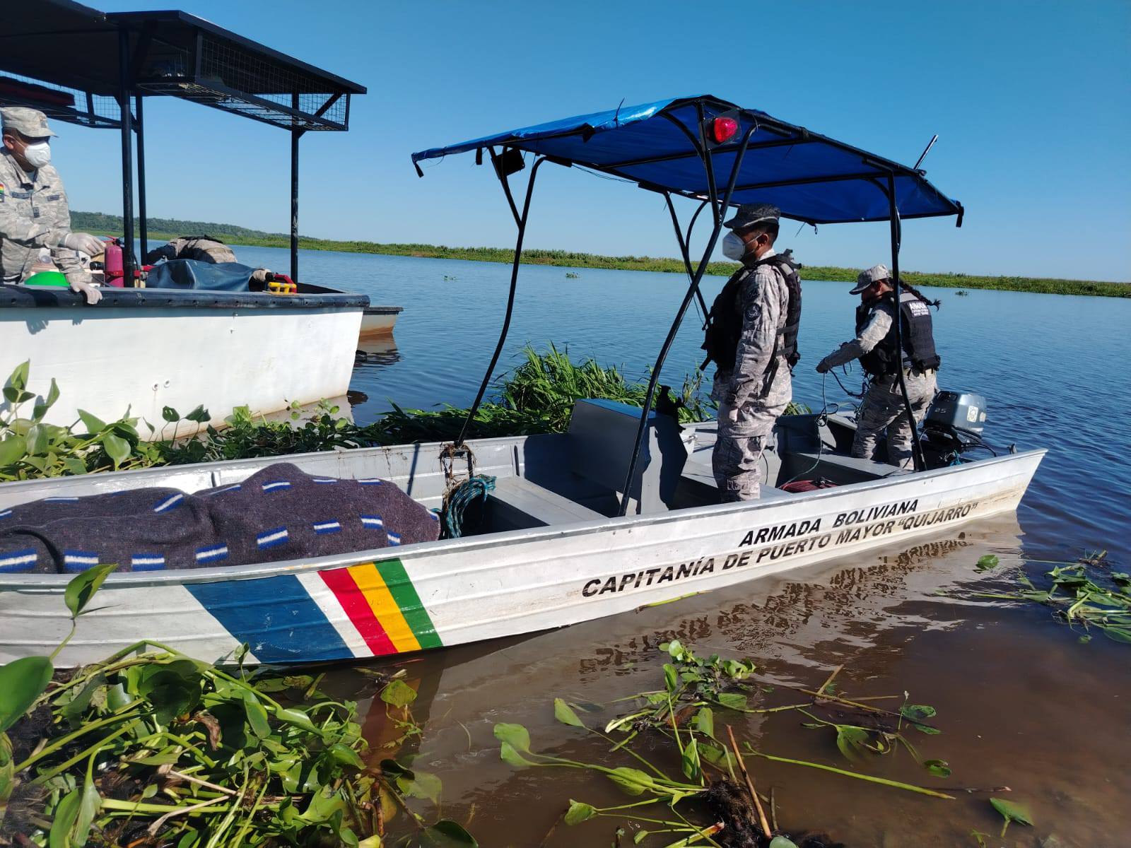 Rescate de cuerpos de dos pescadores del Canal Tamengo en Puerto Quijarro. Foto: Armada Boliviana.
